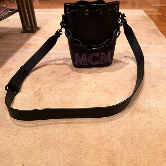 MCM small bucket bag w/ detachable shoulder strap - Picture 12 of 15
